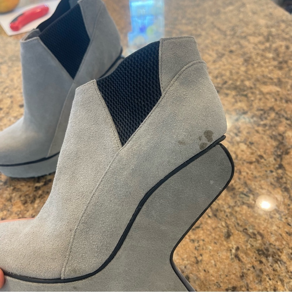 Senso diffusion grey suede heeless illusion wedge heel ankle bootie - Picture 4 of 11